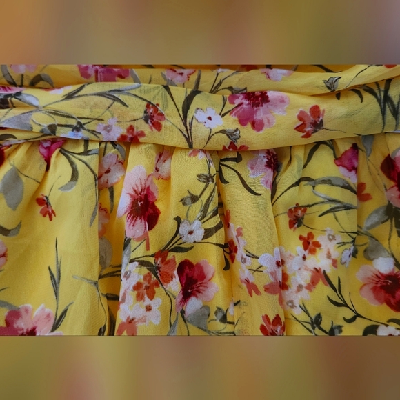 Fashion Nova Medium Yellow Floral Dreams Halter Romper NWT - Picture 7 of 8